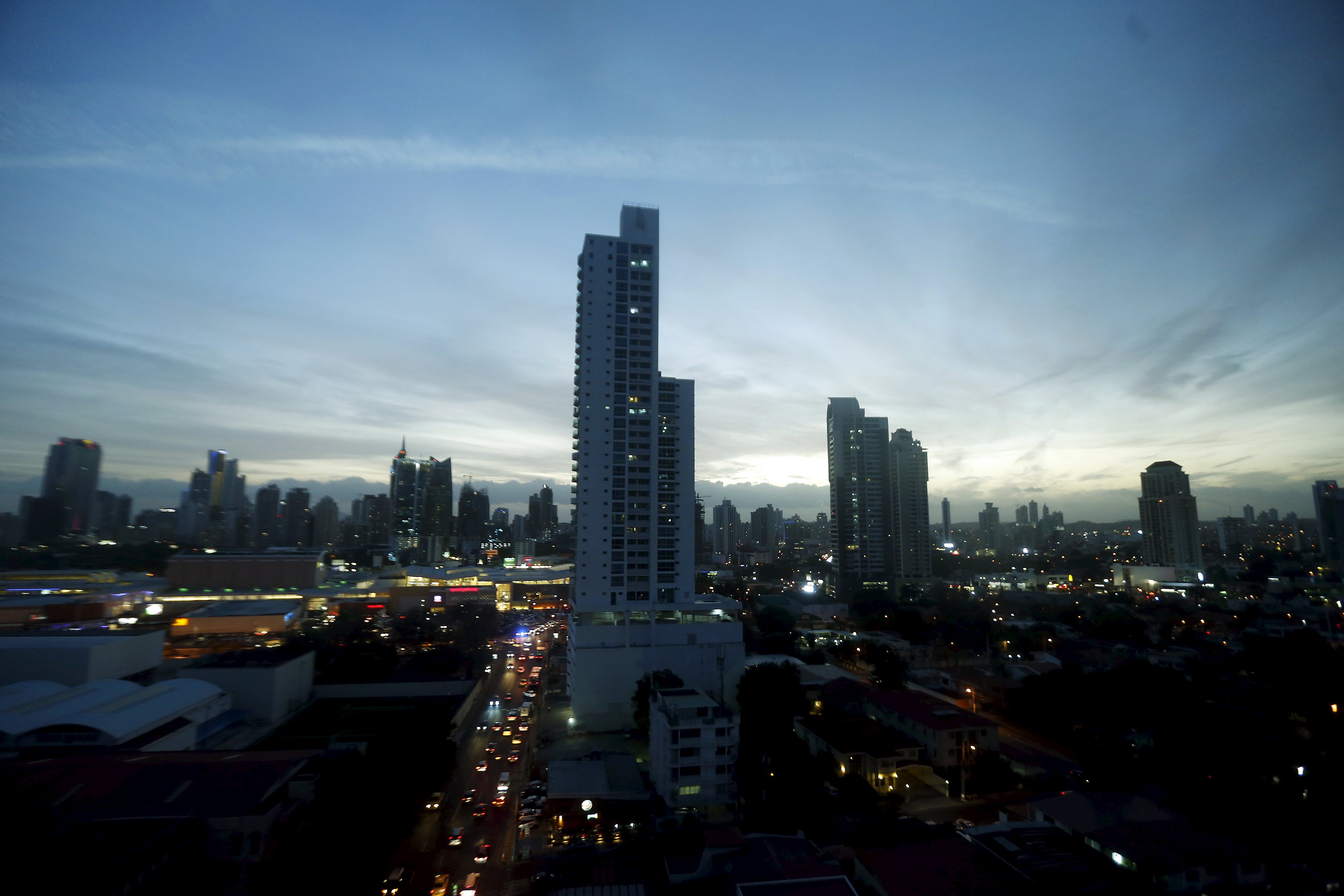 Panamá insistirá al gobierno de Maduro que pague multimillonaria deuda