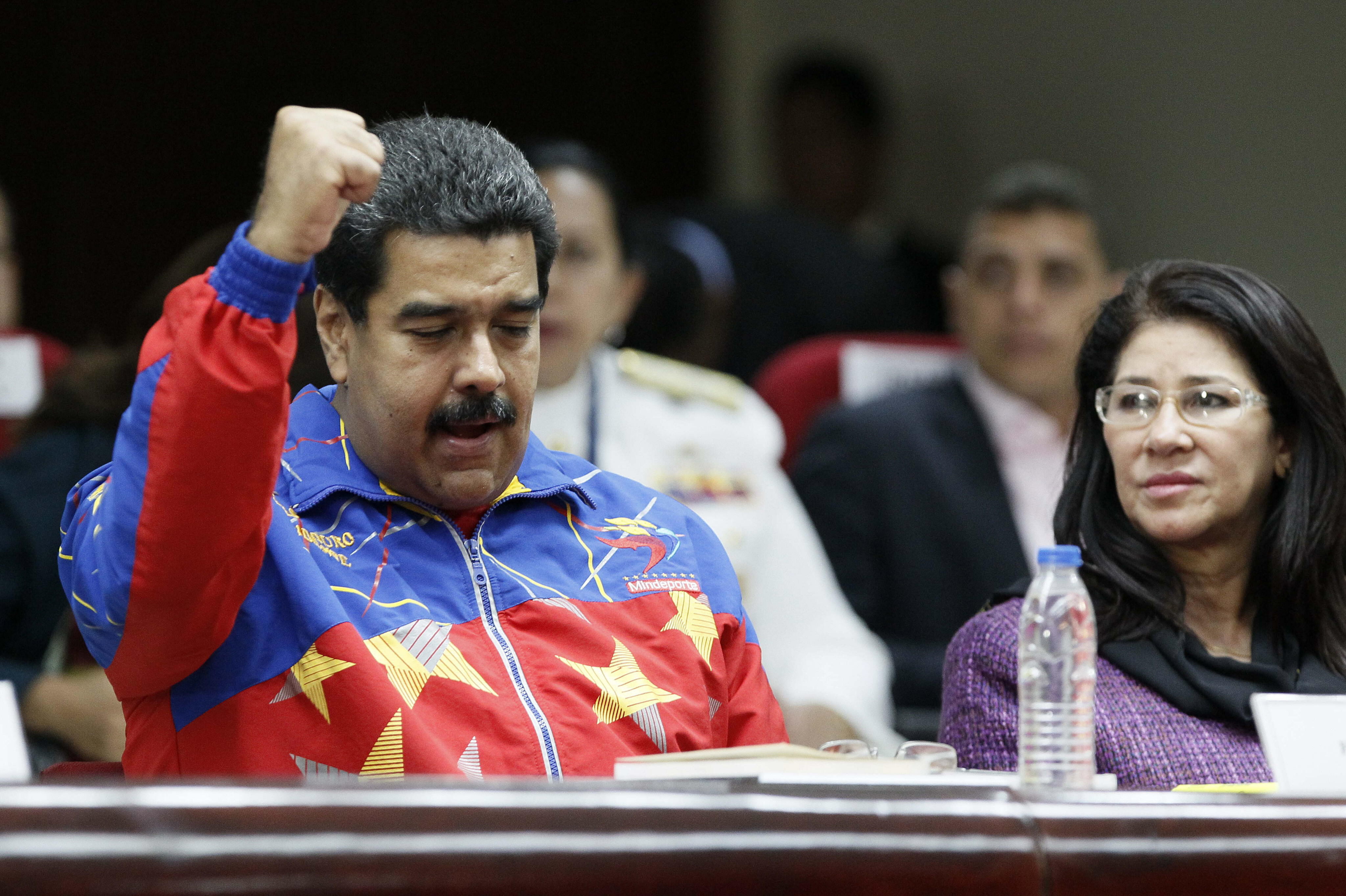 Y tras “diálogo” con Obama, Maduro cierra Cumbre de Los Pueblos con discurso contra EEUU