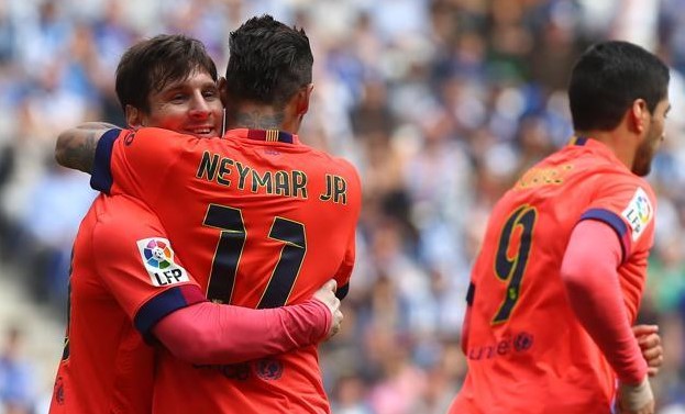 Messi y Neymar mantienen al Barcelona en lo más alto