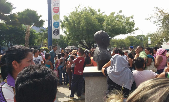 “Por haber tomado fotos me dijeron que tuviera cuidado y me salí de la cola”