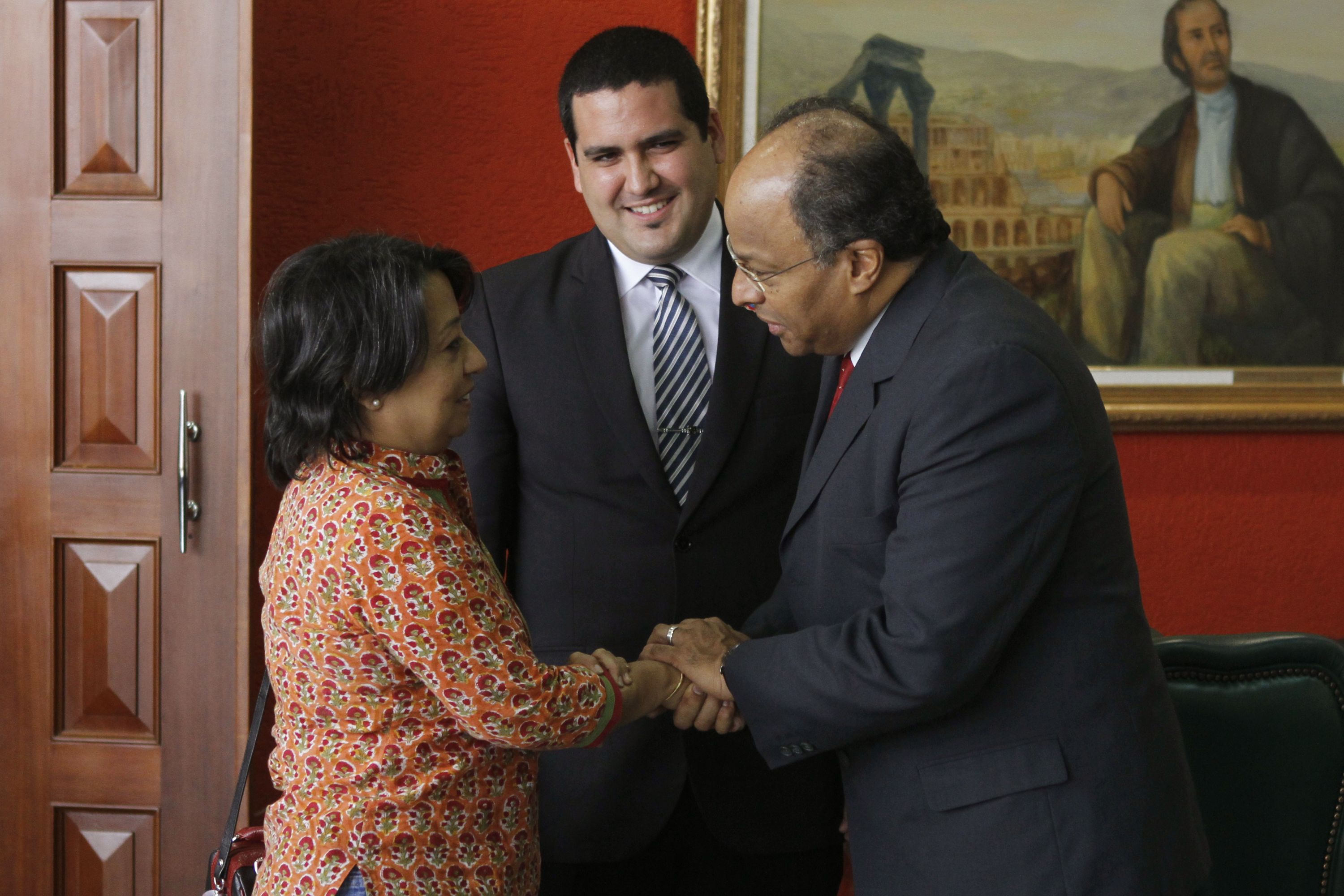 Canciller indio llega a Venezuela para encuentro con Delcy Rodríguez