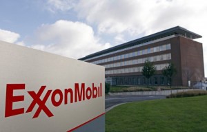 Los beneficios de ExxonMobil en 2015 caen, erosionados por los precios del crudo