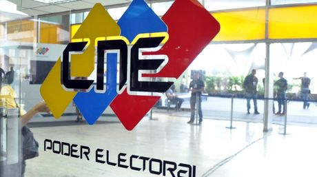 Lucena rechaza críticas hacia el CNE pero omite señalar abusos del gobierno