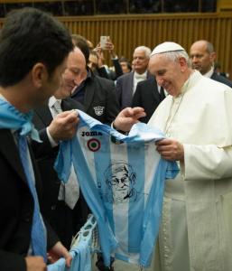 El papa critica el interés en desnaturalizan el deporte