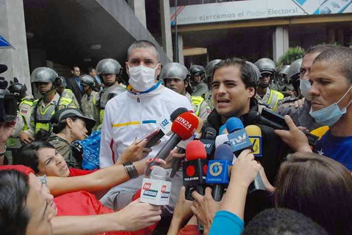 Armando Armas: En manos de Tibisay Lucena está la vida de 100 venezolanos