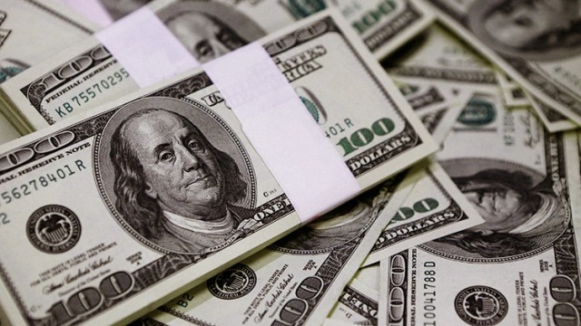 El dólar sube tras datos que refuerzan alza de tasas de interés en EEUU