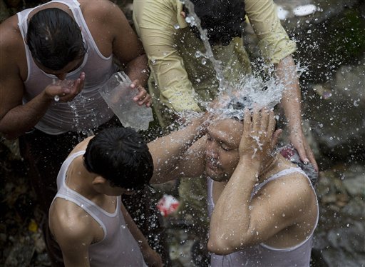 Aumentan los muertos por ola de calor en Pakistán