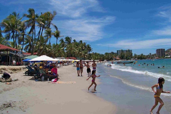 Afluencia floja de turistas a playas de Porlamar y Pampatar