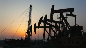 El petróleo amortiguó su desplome tras reunión de Doha y cerró en 39,78 dólares en Nueva York