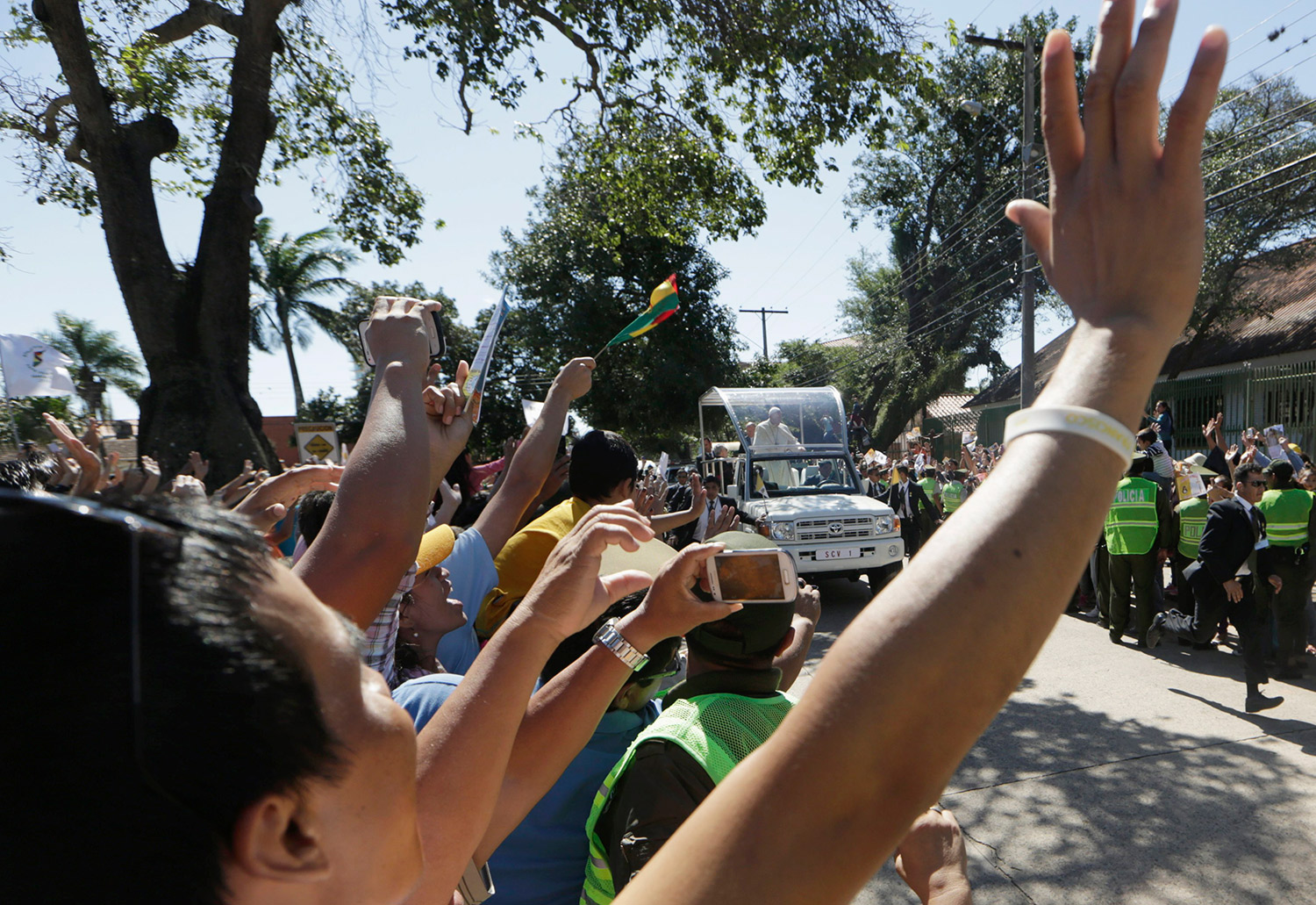 Miles despiden al papa Francisco en Bolivia