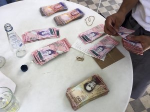 El Nuevo Herald: Moneda venezolana sucumbe bajo “vértigo hiperinflacionario”