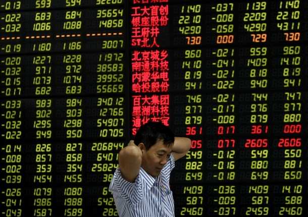 Bolsas chinas, en caída libre porque medidas del Gobierno no convencen a inversores