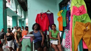 La economía cubana cada día más dependiente de las remesas de EEUU