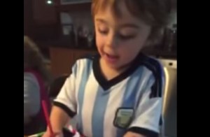 ¡Golpe bajo! Niño argentino sorprende a sus padres cantando a favor de Chile