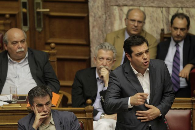 La preocupación reinó en el parlamento griego durante aprobación de duras reformas (Fotos)