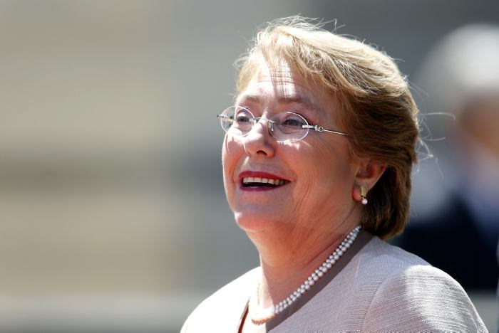Michelle Bachelet promete gobernar con realismo, pero sin renuncia