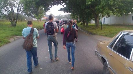 Trancan vía de Barquisimeto – Río claro por protesta