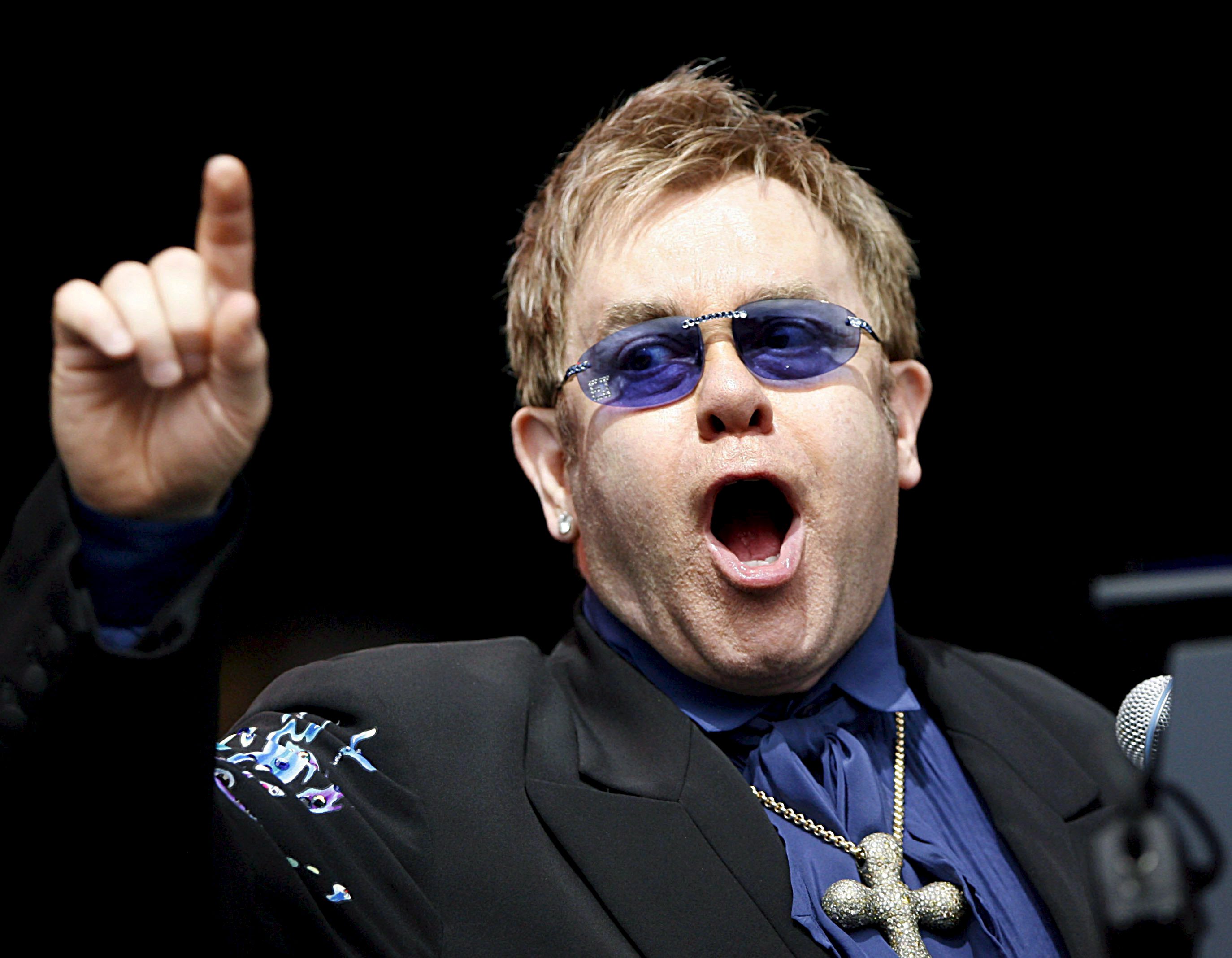 ¿Qué pasó? Elton John suspende concierto en Nueva Zelanda