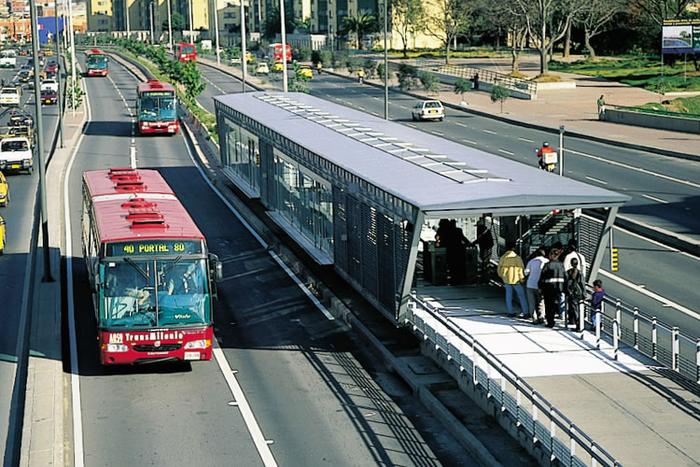 Invidentes protestan en Bogotá por muerte de ciego en sistema de transporte