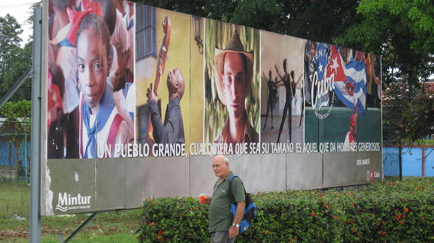 El nacionalismo ha tomado el espacio del antiimperialismo y las loas al sistema socialista rellenan los muros, mientras que se hacen llamados a la productividad, la disciplina y un mayor esfuerzo 