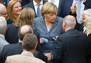 El Parlamento alemán da luz verde al tercer rescate a Grecia