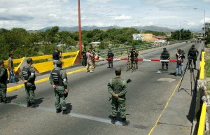 Samper dice que paramilitares colombianos habrían atacado a militares en Venezuela