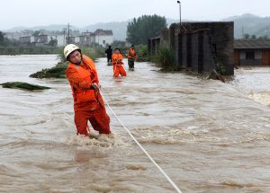 Al menos once muertos y 13 desaparecidos en inundaciones en China