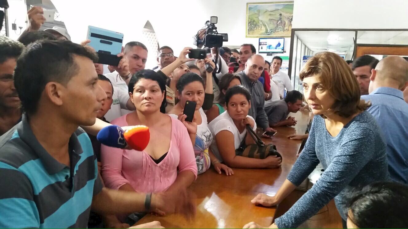 Holguín y defensor del pueblo colombiano en Cúcuta para conocer situación en la frontera