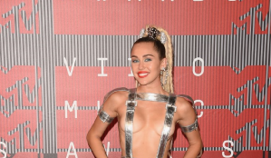 ¡Capturada! Miley Cyrus salió de compras casi desnuda y no le importó nada (Fotos + topless)