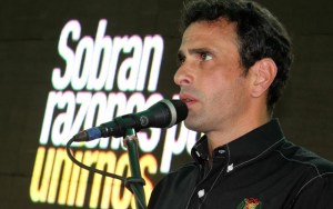 Capriles alerta a Santos para que no “pise el peine del binomio Maduro-Cabello”