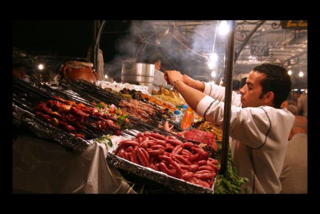 Marrakech en Marruecos (Foto de Londonmum35 -Mayo 2010) A este destino ubicado en África se le ha calificado de “mágico”, pues al recorrerlo conocerás múltiples mercados, jardines, palacios y mezquitas tradicionales. Una de las principales recomendaciones es visitar el Jardín Majorelle, en donde encontrarás paz y tranquilidad para estar contigo mismo.