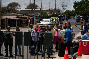 Vehículos varados tras seis meses de cierre cruzarán la frontera