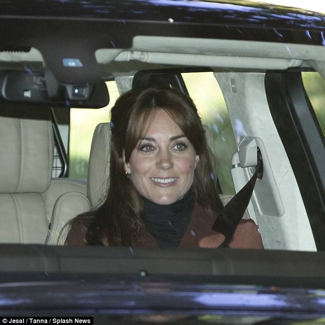 Kate Middleton reaparece con nuevo peinado (fotos)