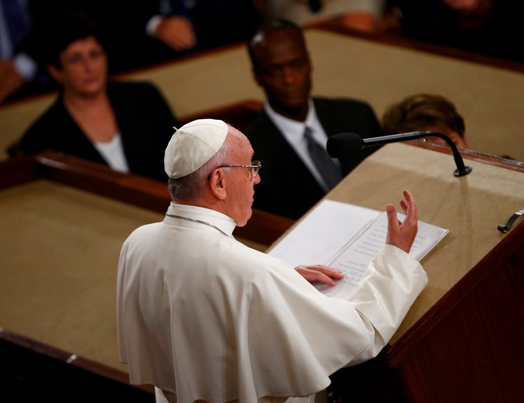 “Refugiados e inmigrantes representan grandes desafíos”, expresó el Papa