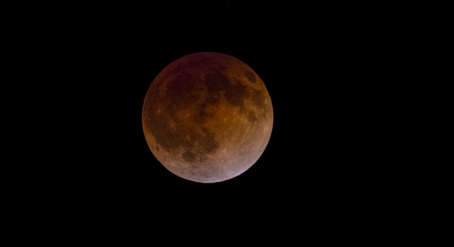 Una superluna teñirá de rojo la madrugada del lunes 28