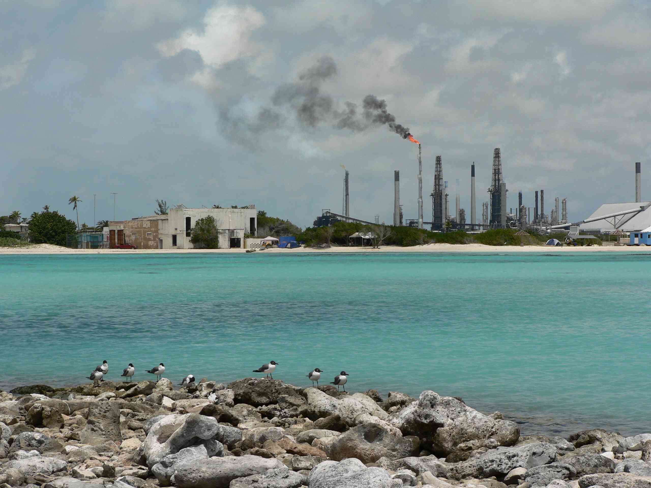 Parlamento de Aruba aprueba reforma de ley que permitirá a Citgo operar refinería