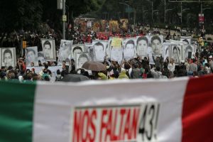 México se vuelca a las calles en aniversario de la desaparición de 43 estudiantes (FOTOS)