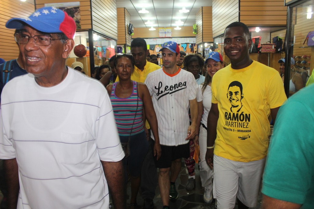 Capriles invitó a comerciantes de Higuerote a votar por el cambio el #6D (Fotos)