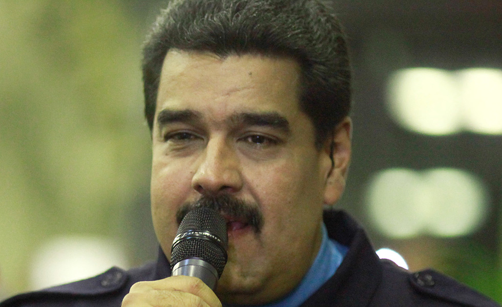 Maduro llama a diálogo en Miraflores con todos los diputados electos el 6D