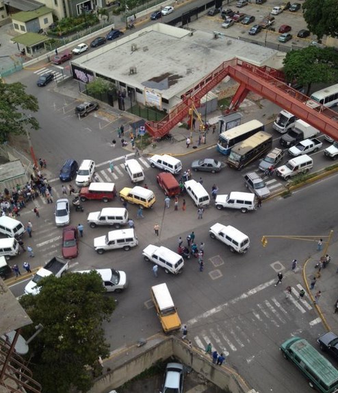 Choferes cierran la Intercomunal de El Valle