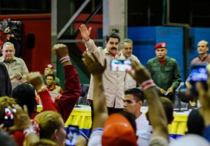Maduro anuncia medidas con fines electorales y evade crisis industrial en visita a Sidor