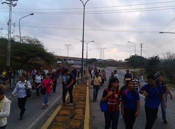 Protestan en Barquisimeto por falta de asfalto