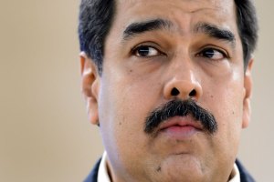 Creyó que la gente lo aplaudía y por eso se puso a caminar: El día que Maduro perdió definitivamente los papeles