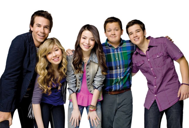 Uno de los protagonistas de “iCarly” se lanzó al agua (Fotos)