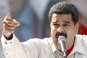 Caída del petróleo golpea a Maduro y amenaza la hegemonía chavista