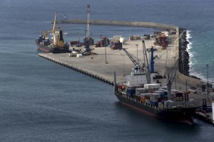 Trabas burocráticas y multas aniquilan a operadores portuarios