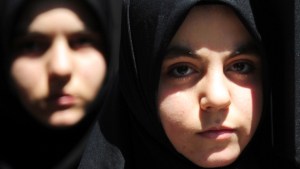 ¿Venta de esposas? Egipto exigirá 6.000 dólares a extranjeros que se casen con jóvenes egipcias