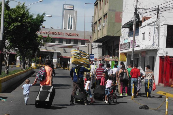 Reactivan tránsitos peatonales por los puentes internacionales