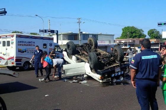 Dos heridos dejó en vuelco de camioneta en Zulia