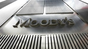 Latinoamérica afronta mayor restricción crediticia en el próximo año, según Moody’s
